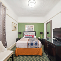 Queen Room: Union Square Plaza Hotel